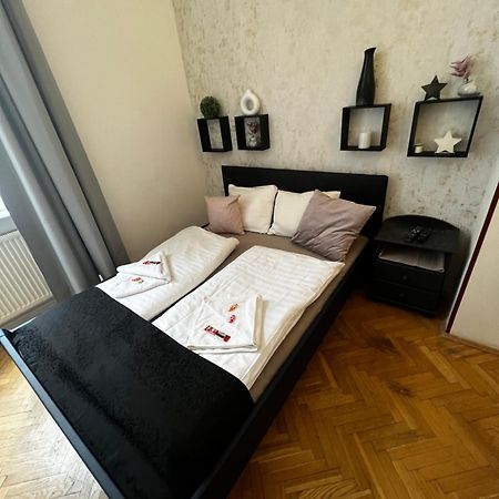 Spring Roses Downtown Boutique Hotel บูดาเปสต์ ภายนอก รูปภาพ