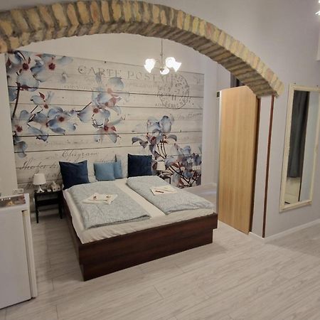 Spring Roses Downtown Boutique Hotel บูดาเปสต์ ภายนอก รูปภาพ