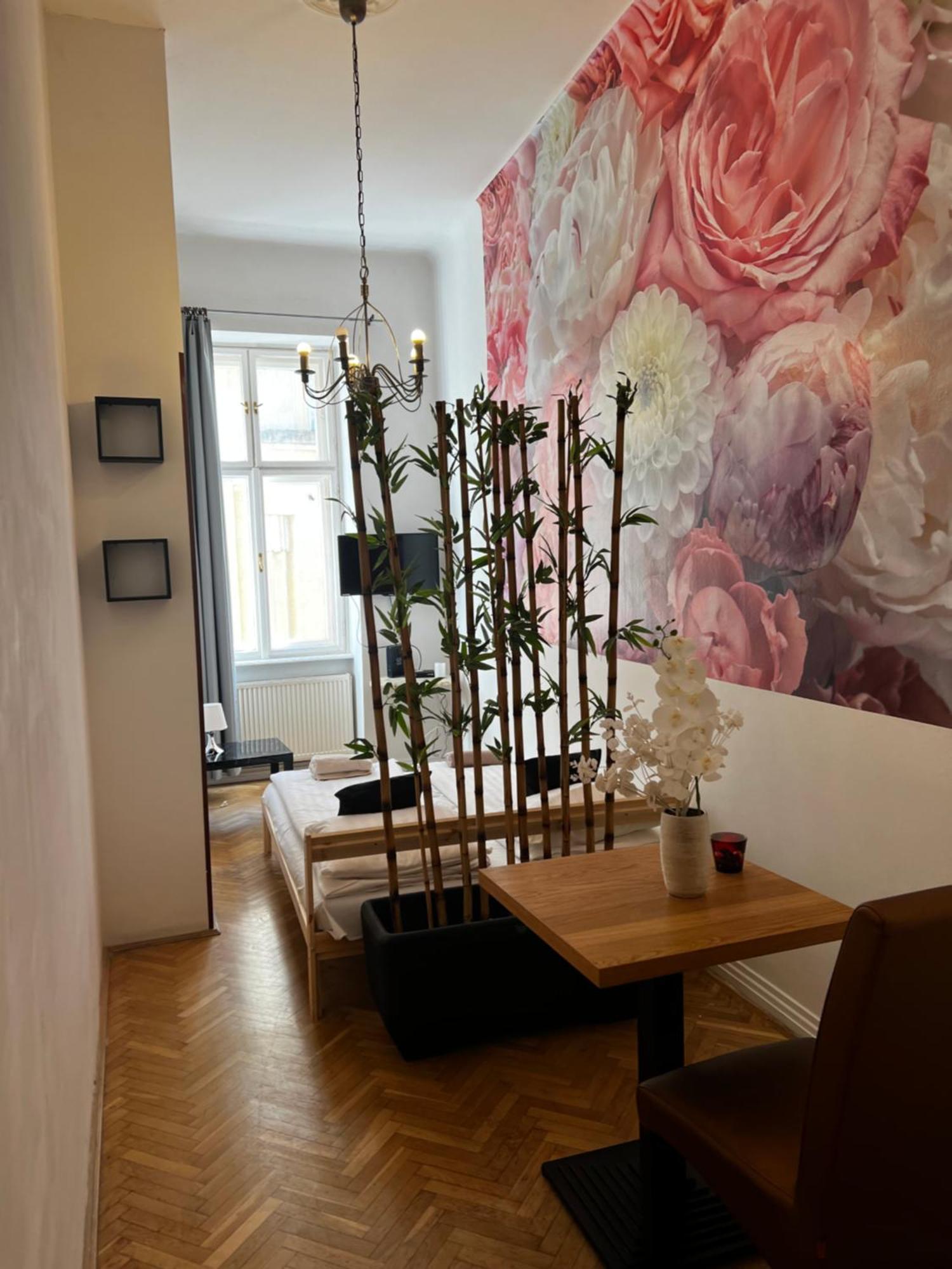 Spring Roses Downtown Boutique Hotel บูดาเปสต์ ภายนอก รูปภาพ