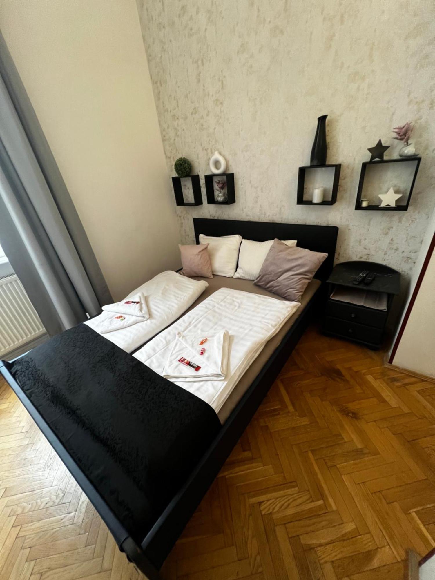 Spring Roses Downtown Boutique Hotel บูดาเปสต์ ภายนอก รูปภาพ