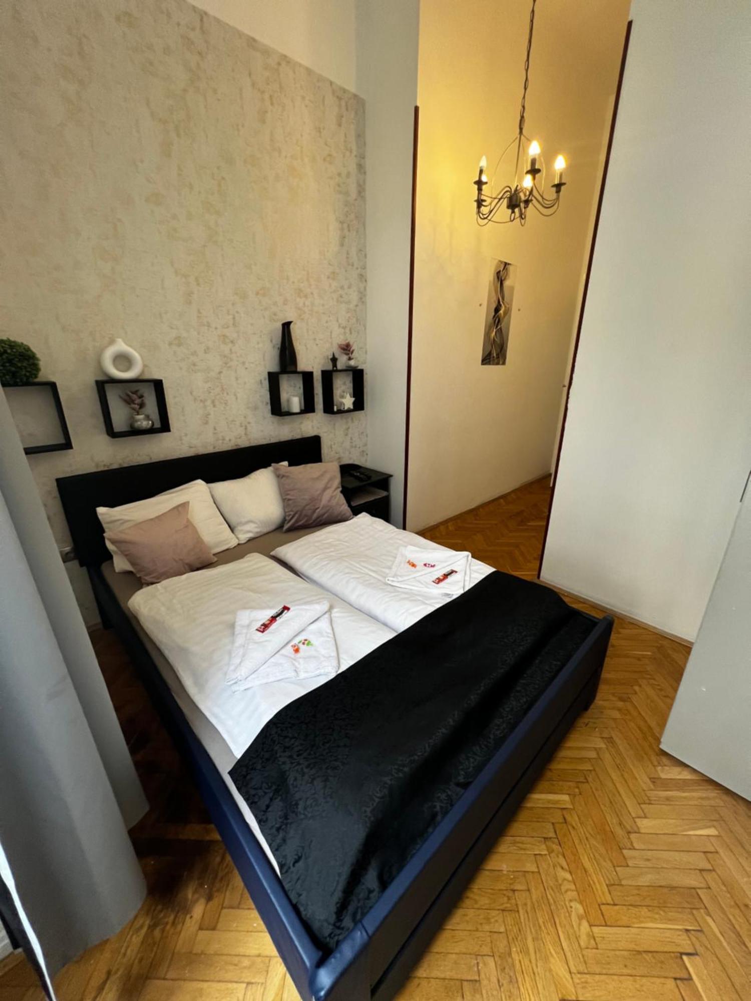 Spring Roses Downtown Boutique Hotel บูดาเปสต์ ภายนอก รูปภาพ